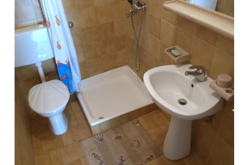 Chorwacja Privát Okrug Donji, Zewnątrz